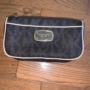 Micheal Kors makeup bag 💄